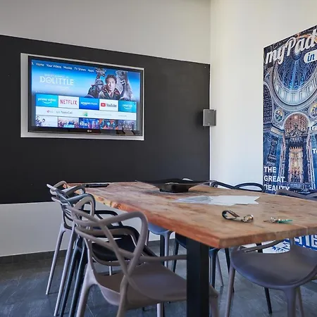 In Front Of St Peter's Square And Vatican Museums - Mypad In *