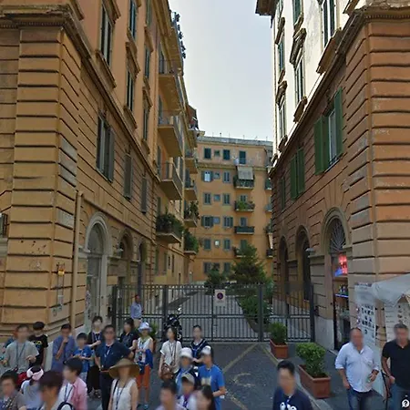 In Front Of St Peter's Square And Vatican Museums - Mypad In Apartman