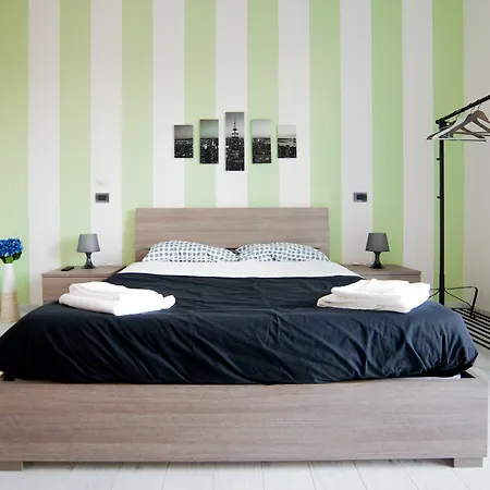 In Front Of St Peter's Square And Vatican Museums - Mypad In * Róma