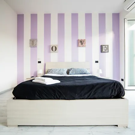 In Front Of St Peter's Square And Vatican Museums - Mypad In * Róma