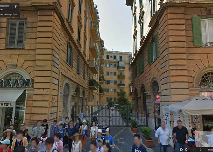 In Front Of St Peter's Square And Vatican Museums - Mypad In Daire